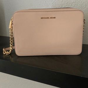 Micheal Kors Jet Set Crossbody